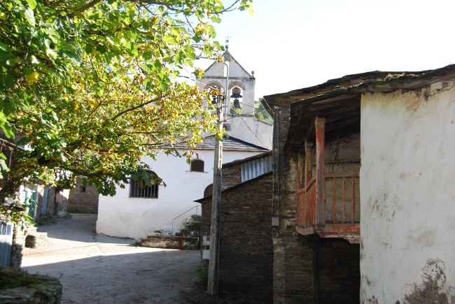 Vista parcial de la iglesia